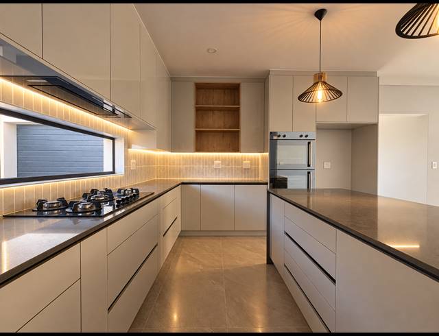 4 BEDROOM HOUSE FOR SALE IN SANDOWN